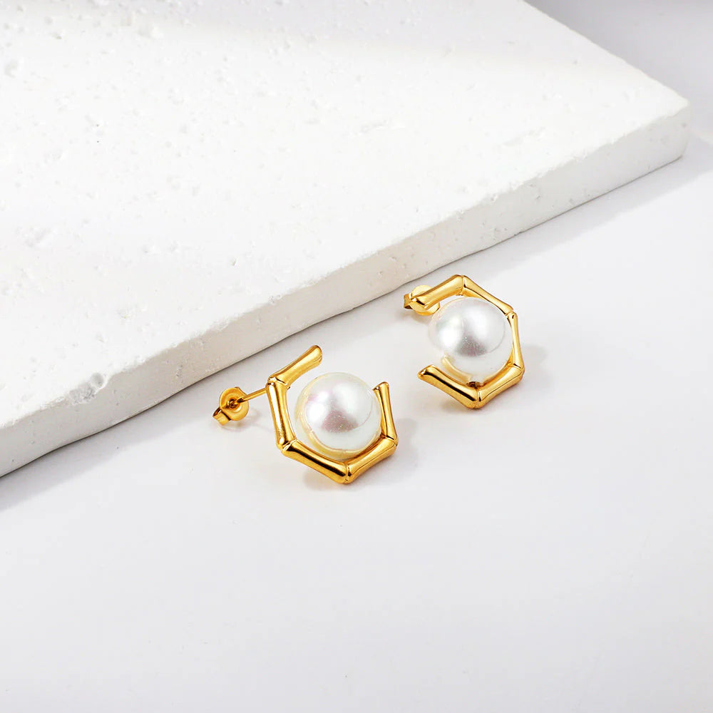 Maar-Wizz | Earrings | Pentagonal + White Pearl Earrings 18k Gold